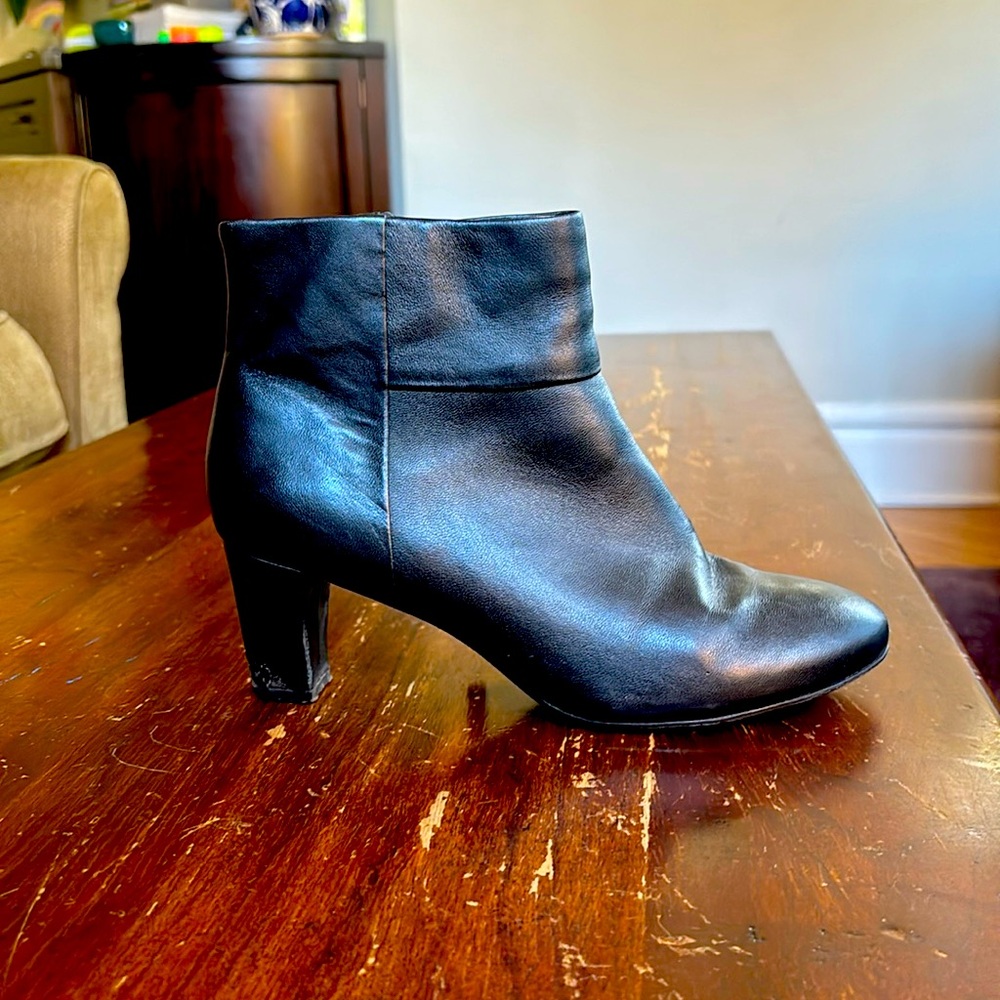 Taryn Rose high heel black leather ankle boots sz 6.5 EUC